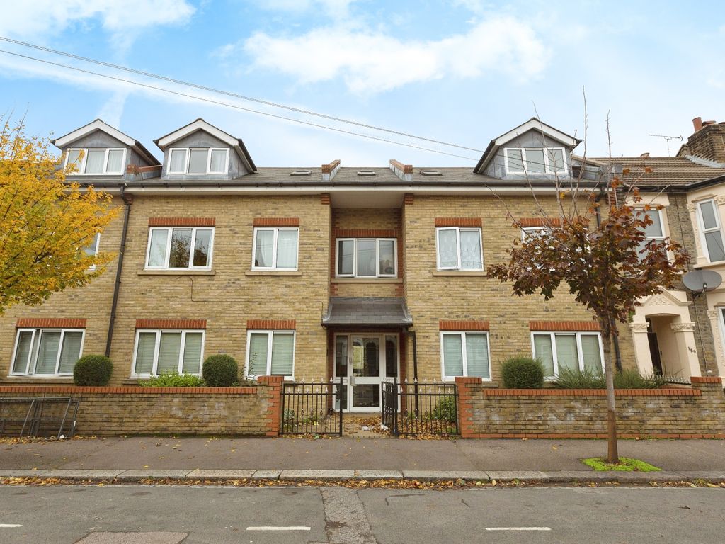 2 bed flat to rent in Ashville Road, London E11, £1,750 pcm Zoopla
