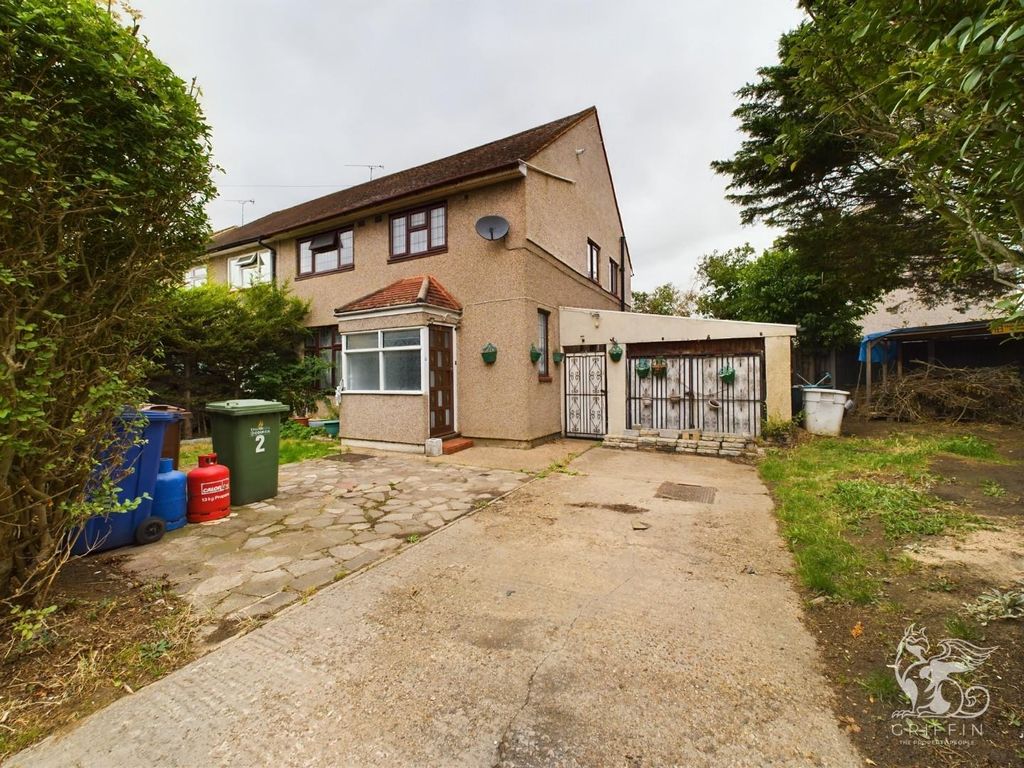 3 bed end terrace house for sale in Garron Lane, South Ockendon RM15, £