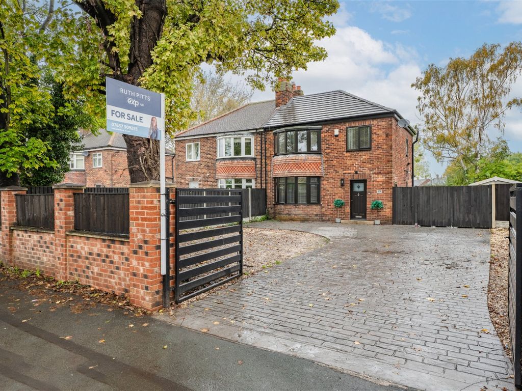 3 bed semidetached house for sale in Stockingate, South Kirkby WF9, £