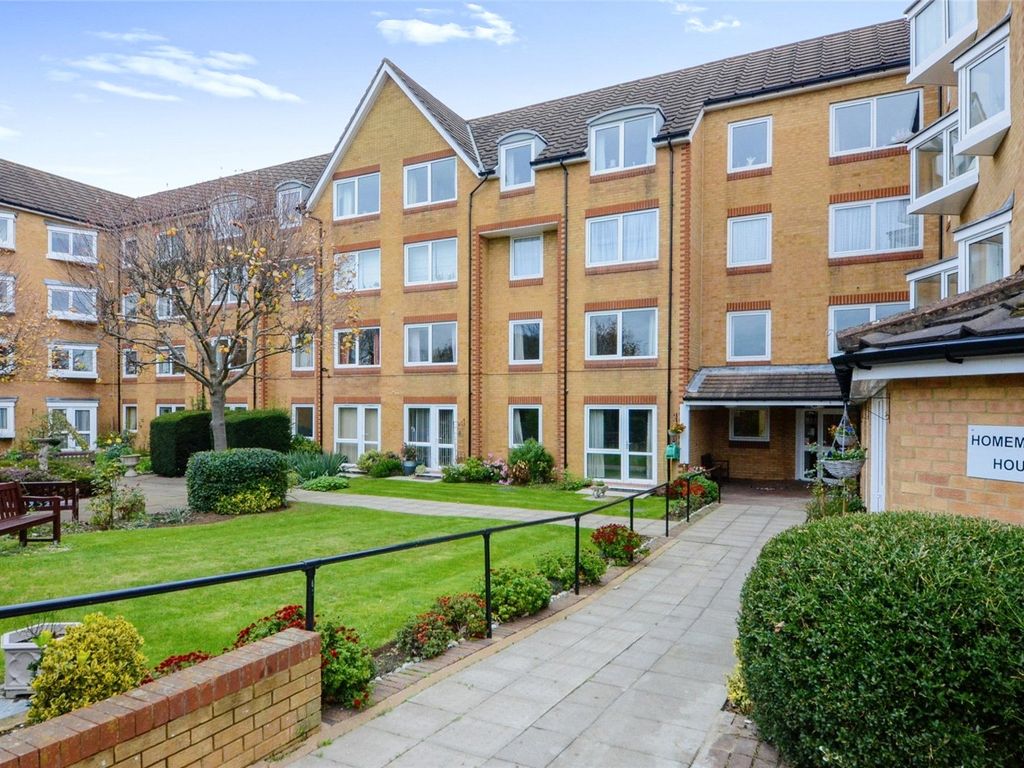 Cassio Road, Watford, Hertfordshire WD18  