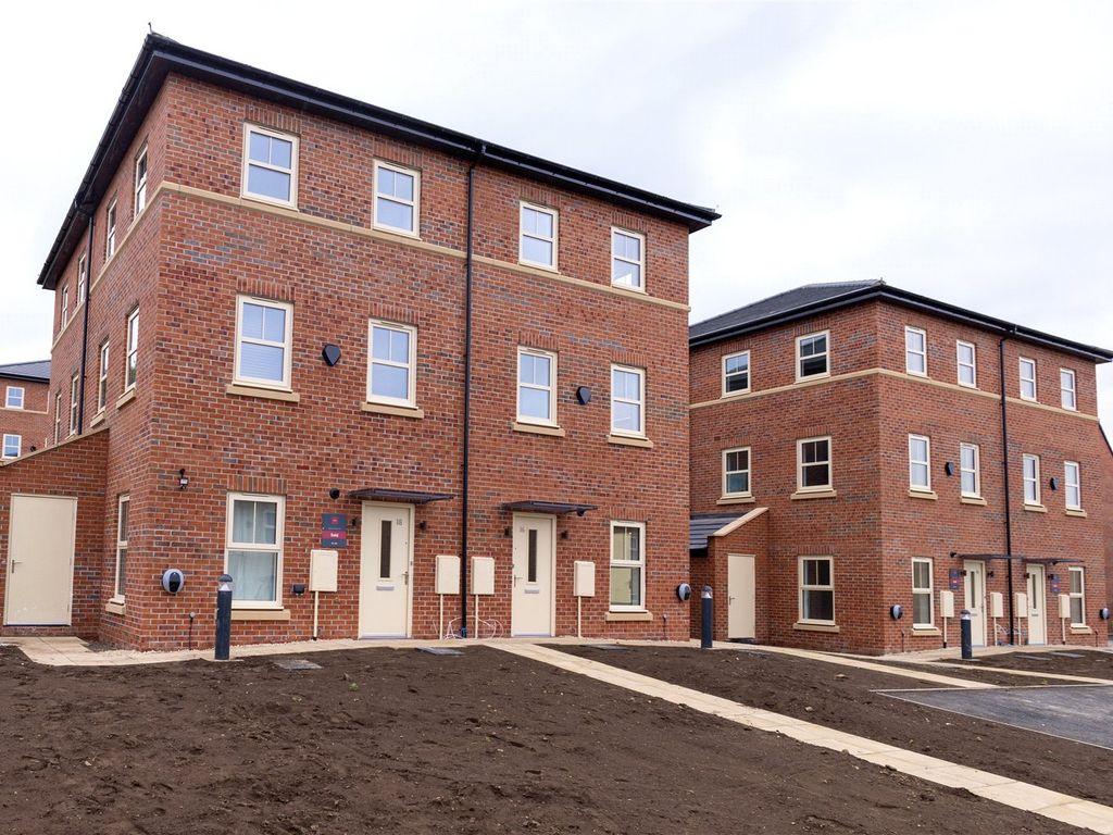 2 bed town house to rent in Barden Lane, Leeds, West Yorkshire LS14, £