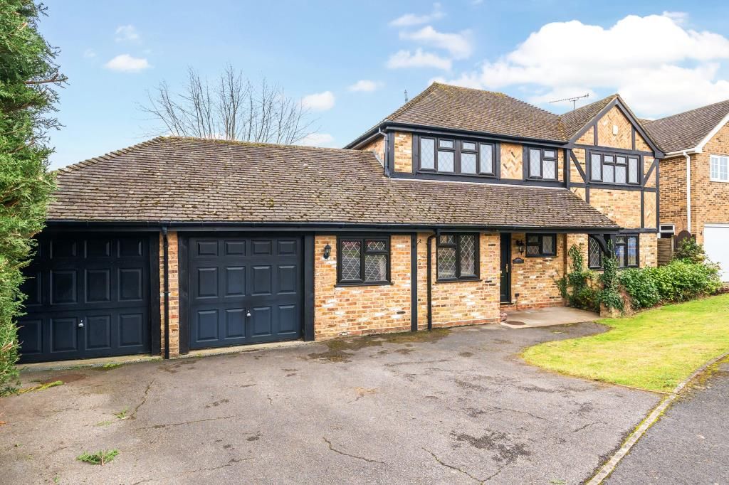 4 bed detached house for sale in Bagshot, Surrey GU19, £700,000 Zoopla