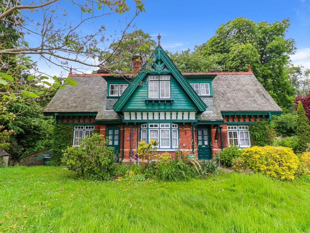 3 bed detached house for sale in Cliveden Road, Taplow, Buckinghamshire