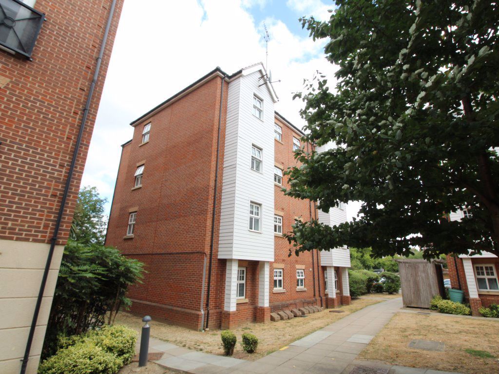2 bed flat to rent in Bessemer Close, Basildon SS16 Zoopla