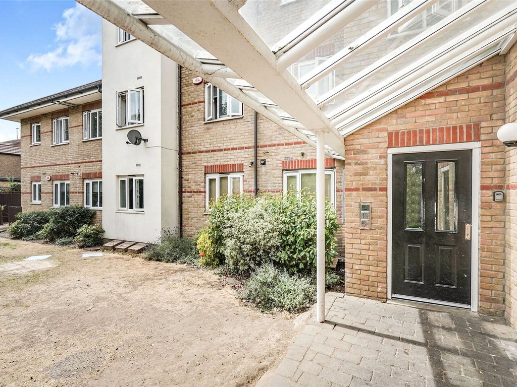 2 bed flat for sale in Oriel House, 121135 London Road, Romford RM7