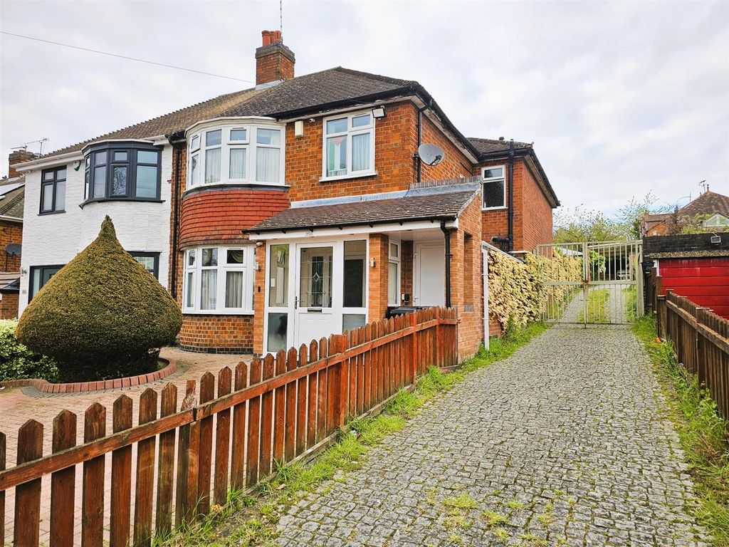 4 bed semidetached house for sale in Gwendolen Road, Evington