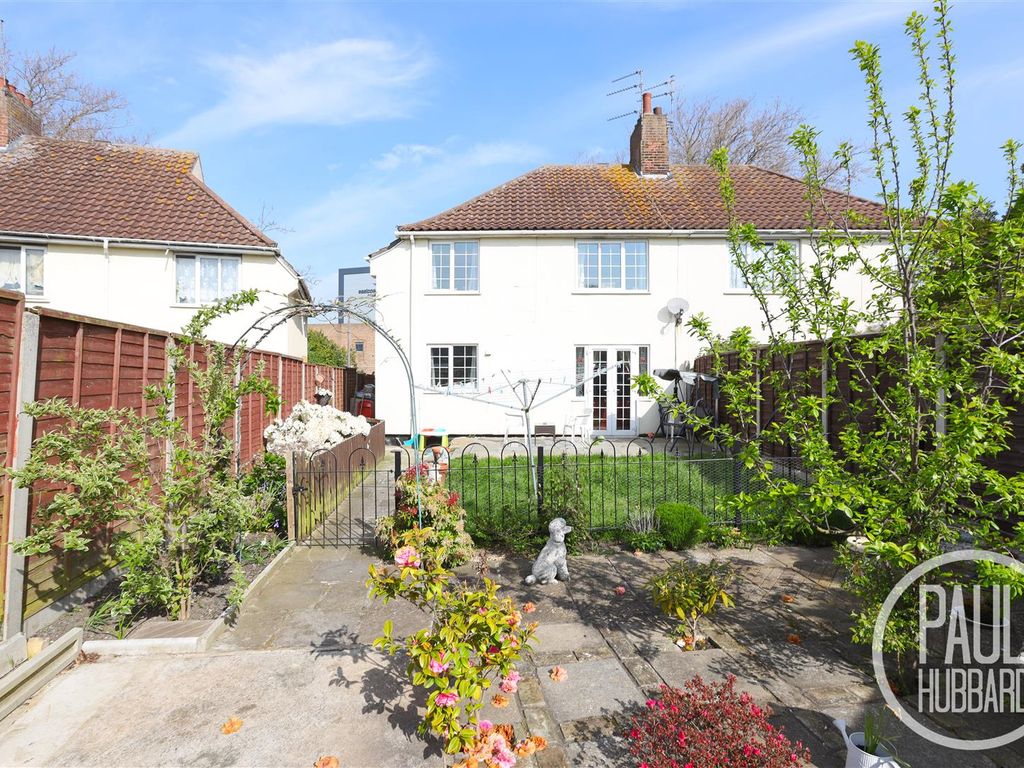 3 bed semidetached house for sale in St. Peters Street, Lowestoft NR32