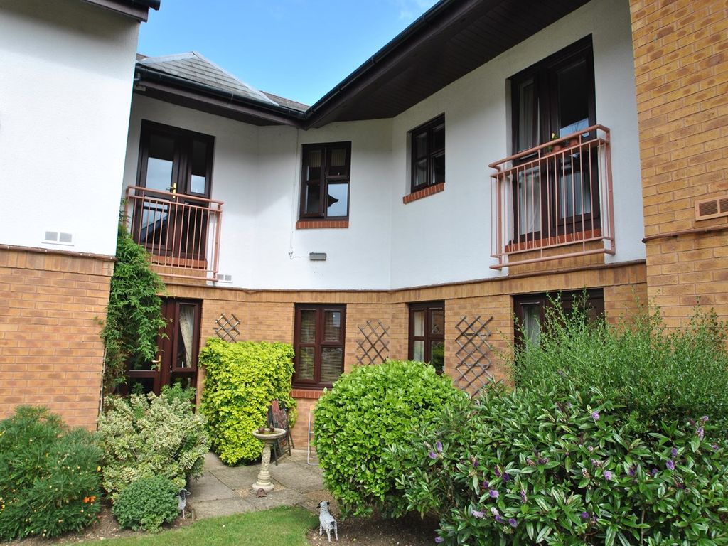 2 bed property for sale in 9 Rectory Court, Cleeve, Cheltenham