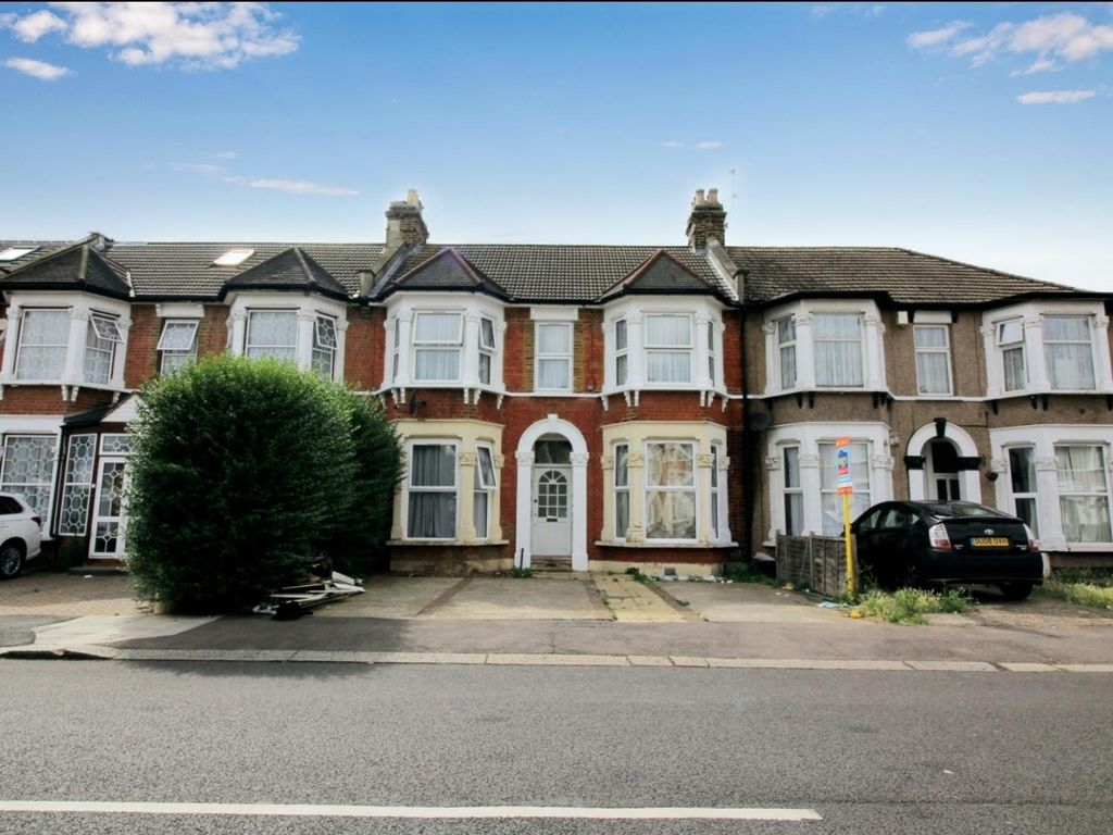 1 bed flat for sale in Wellwood Road, Seven Kings, Ilford IG3, £225,000