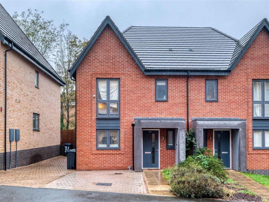 3 bed semidetached house for sale in New House Farm Drive, Northfield