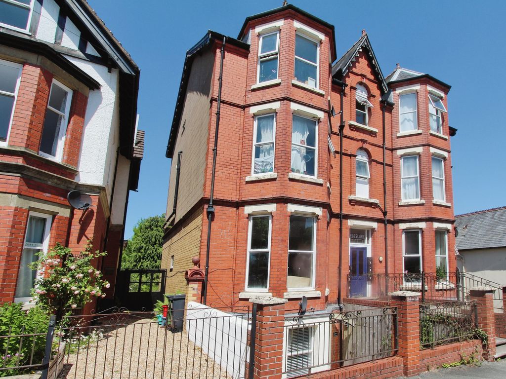 1 bed flat for sale in Temple Avenue, Llandrindod Wells LD1, £95,000