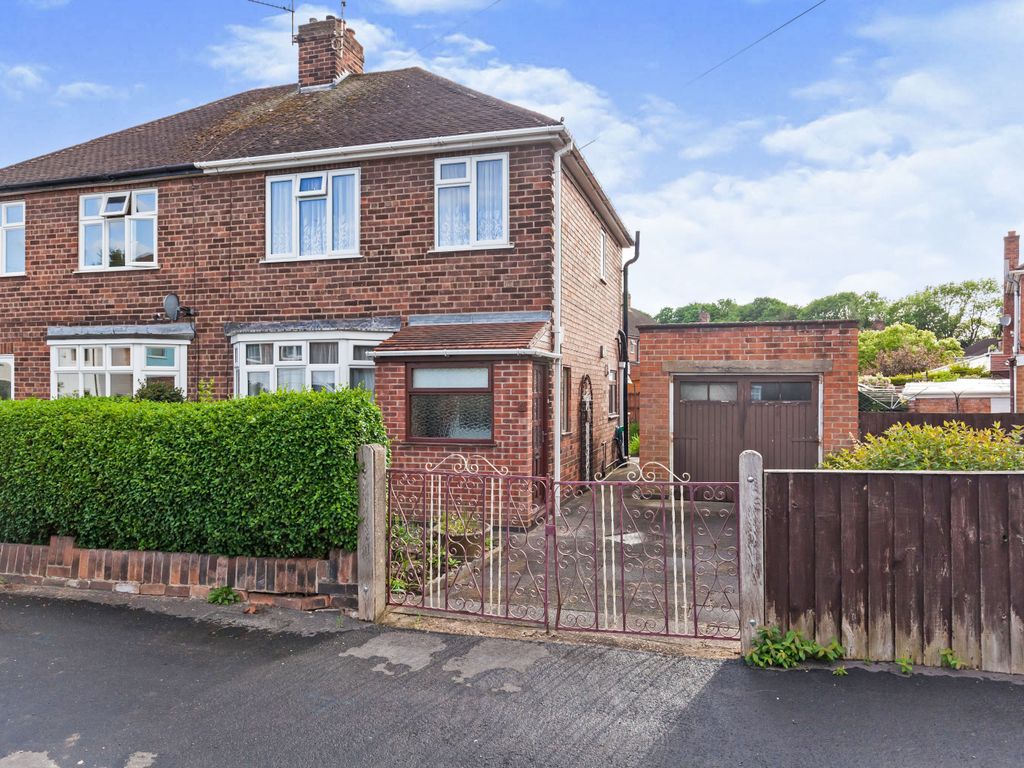 3 bed semidetached house for sale in Elstree Drive, Nottingham