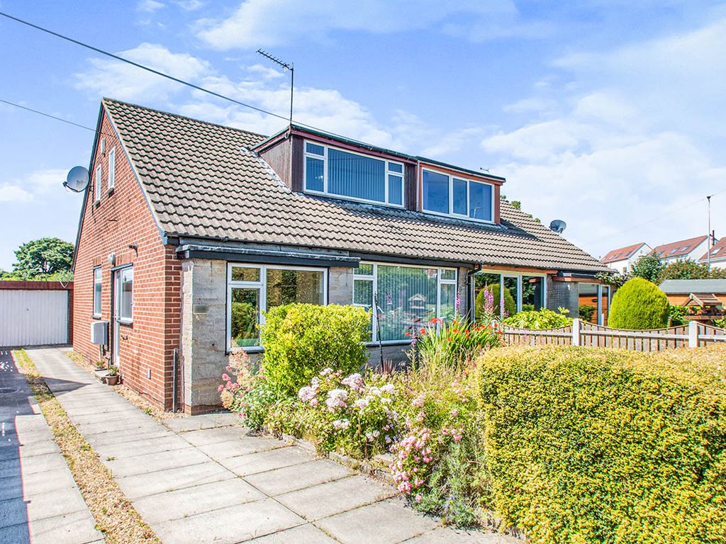 3 bed bungalow for sale in Kenilworth Gardens, Gildersome, Morley