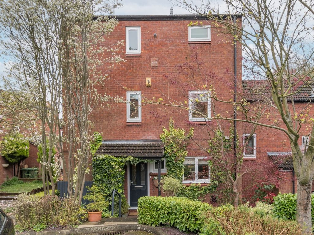 4 bed end terrace house for sale in Patch Lane, Oakenshaw North