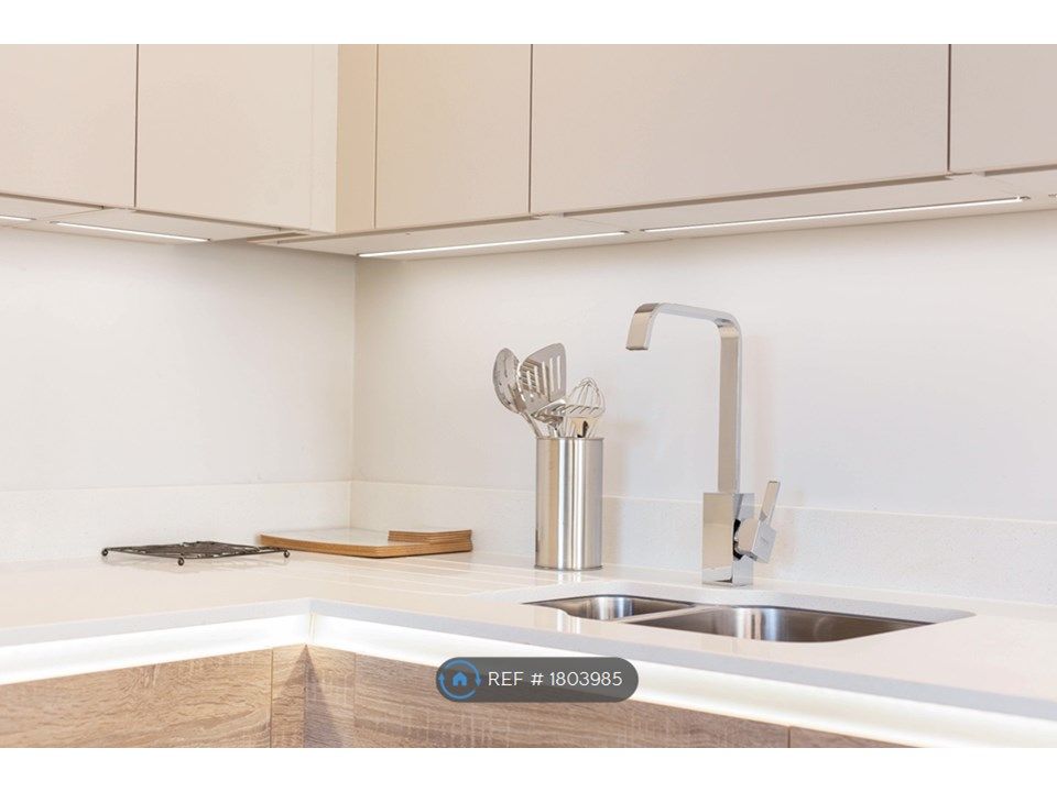 2 bed flat to rent in Richmond Hill, Bournemouth BH2, £1,300 pcm Zoopla