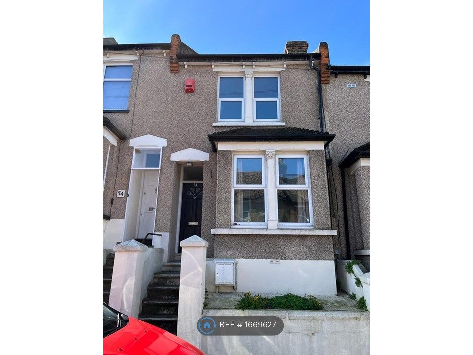 3 bed terraced house to rent in Cecil Road, Rochester ME1 Zoopla