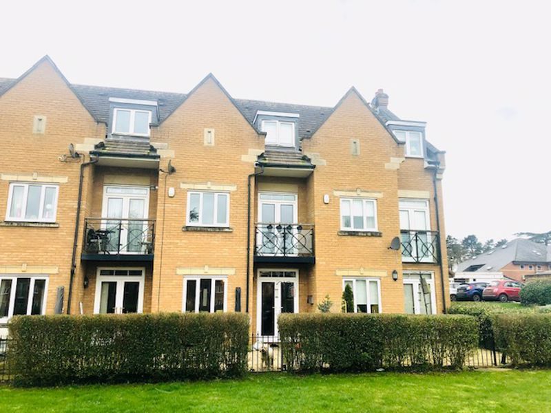 4 bed terraced house to rent in Woolston Close, Abington, Northampton NN3, £1,500 pcm Zoopla