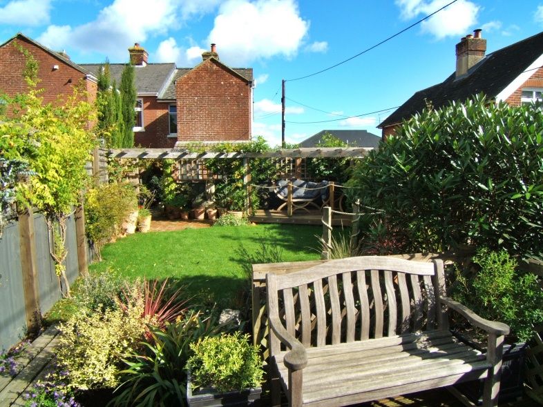 2 bed end terrace house for sale in Horsebridge Hill, Newport PO30, £