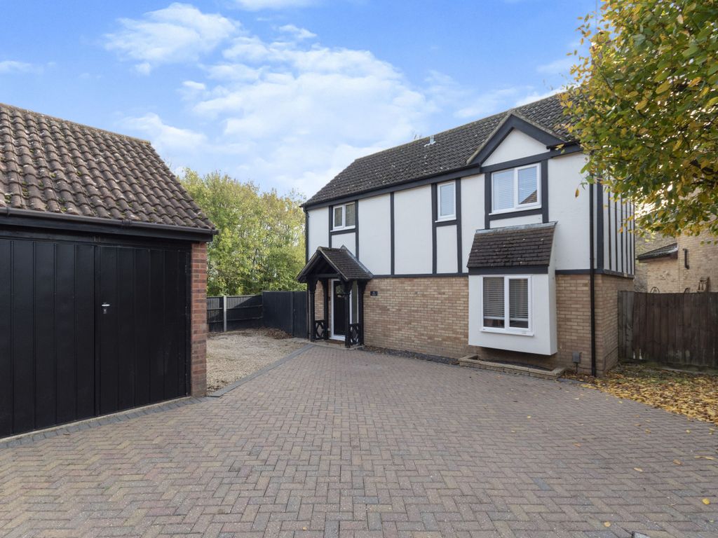 4 bed detached house for sale in Chalkdown, Stevenage SG2, £495,000