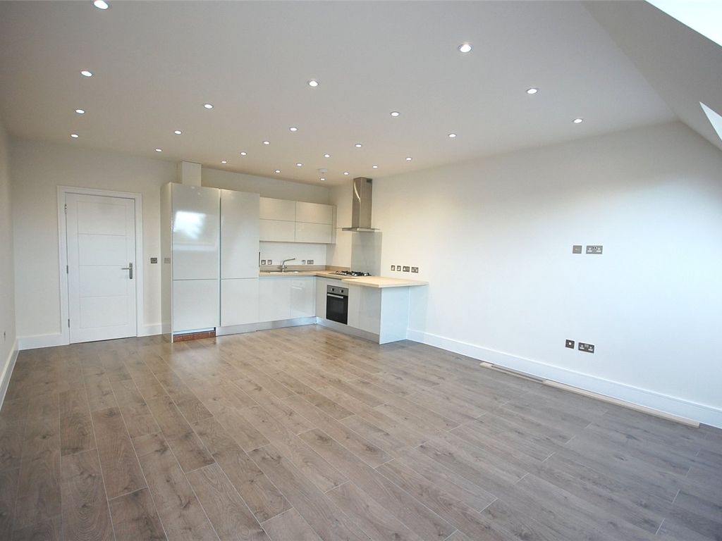 2 bed flat to rent in Woodside Park Road, London N12, £2,000 pcm Zoopla