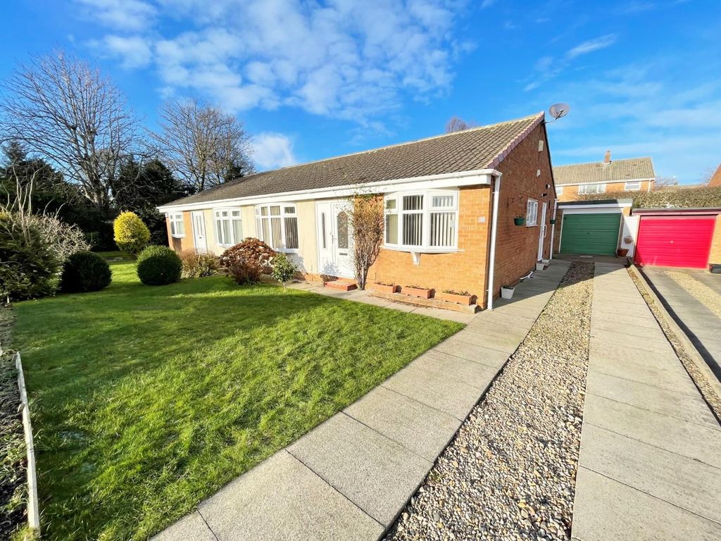 3 bed semidetached bungalow for sale in Conningsby Close, Fens