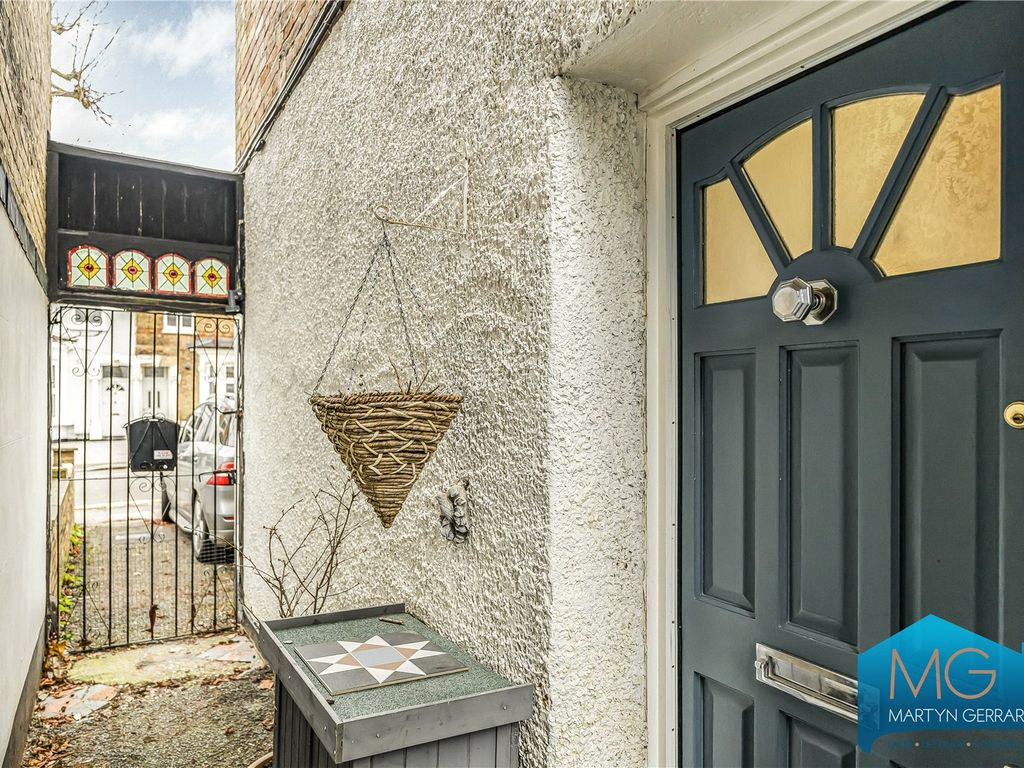 3 bed for sale in Whittington Road, London N22, £600,000