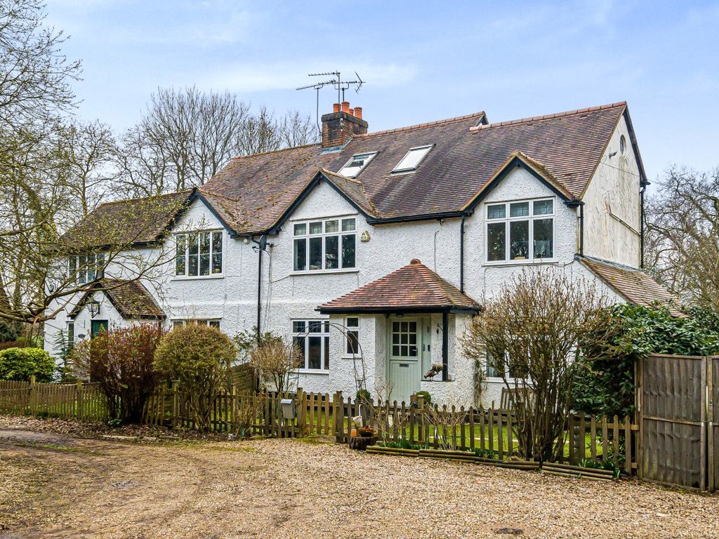 4 bed semidetached house for sale in Watling Street, Radlett