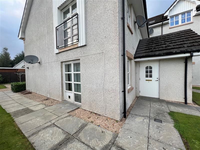 2 bed flat for sale in 1 Bridgend Close, Dingwall IV15, £70,800 Zoopla