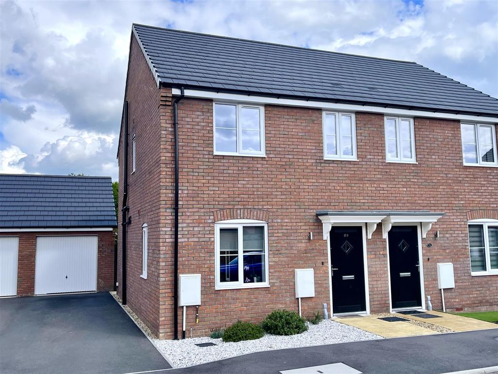 3 bed semidetached house for sale in Willow Court, Cowbit, Spalding