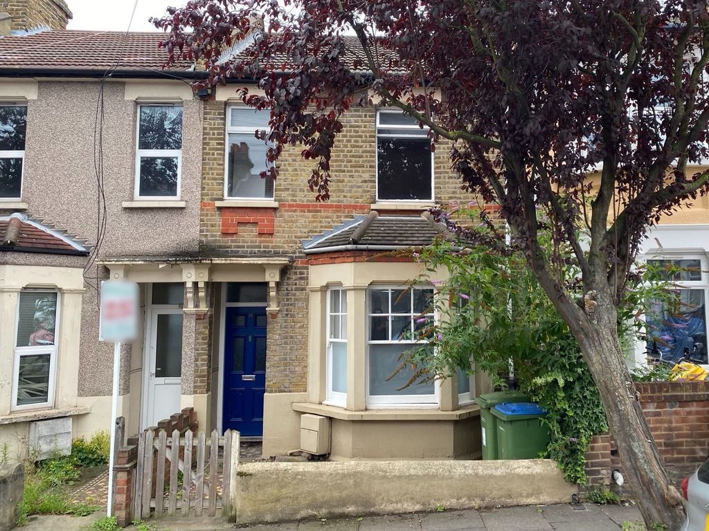 2 bed terraced house for sale in Kashgar Road, London SE18 Zoopla