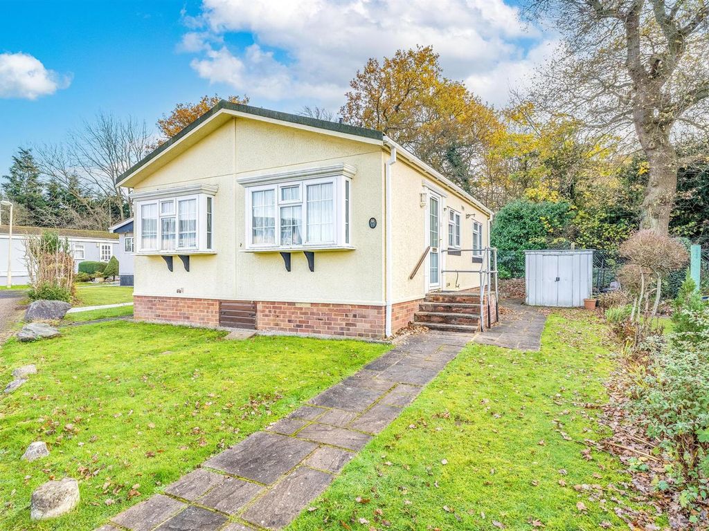 2 bed mobile/park home for sale in Arkley Park, Road, Arkley