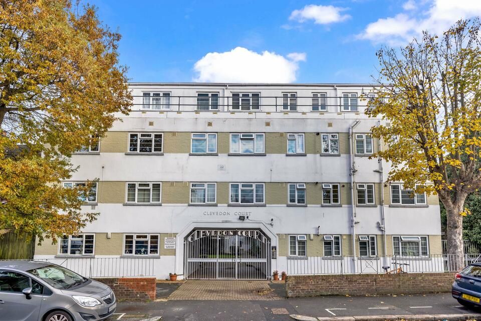 2 bed flat for sale in Clive Road, London SE21, £250,000 Zoopla
