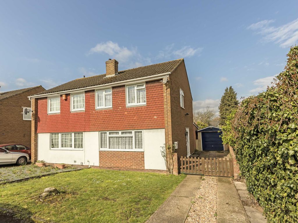 3 bed property for sale in Seymour Way, SunburyOnThames TW16, £