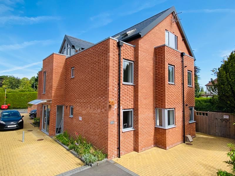 2 bed flat to rent in Bodenham Road, Hereford HR1 Zoopla