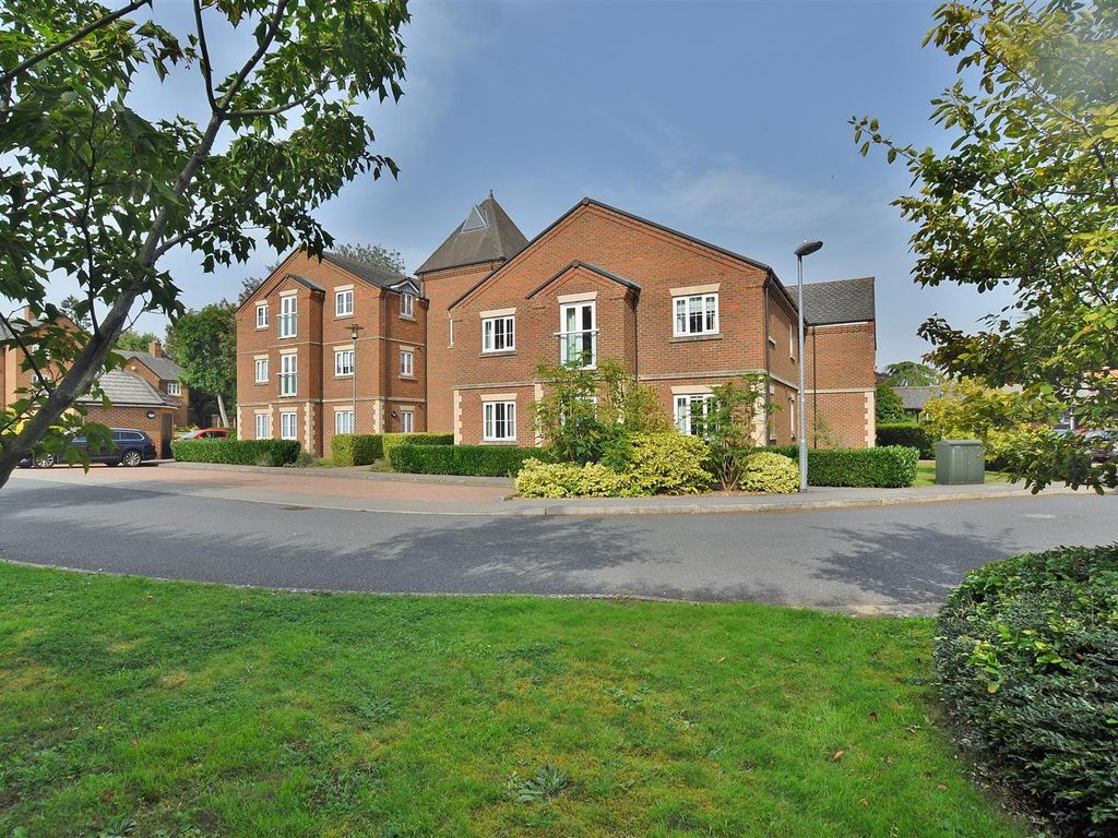 3 bed flat for sale in Hitchin Hill, Hitchin SG4, £400,000 Zoopla