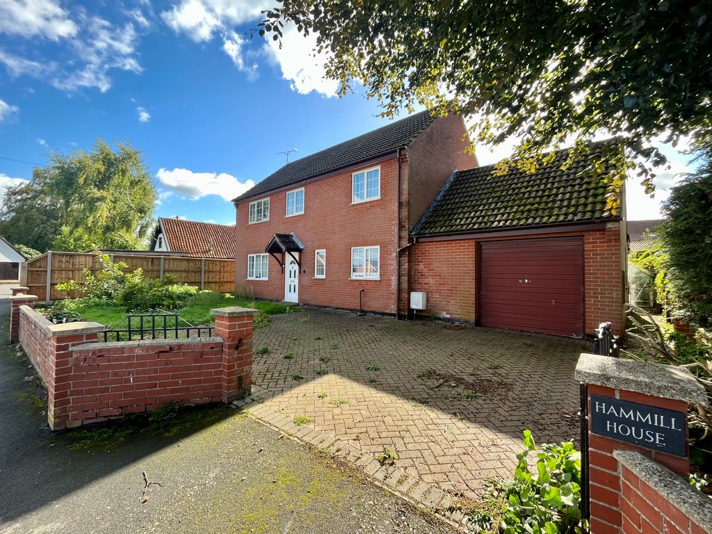4 bed detached house to rent in West Hall Road, Mundford, Thetford IP26