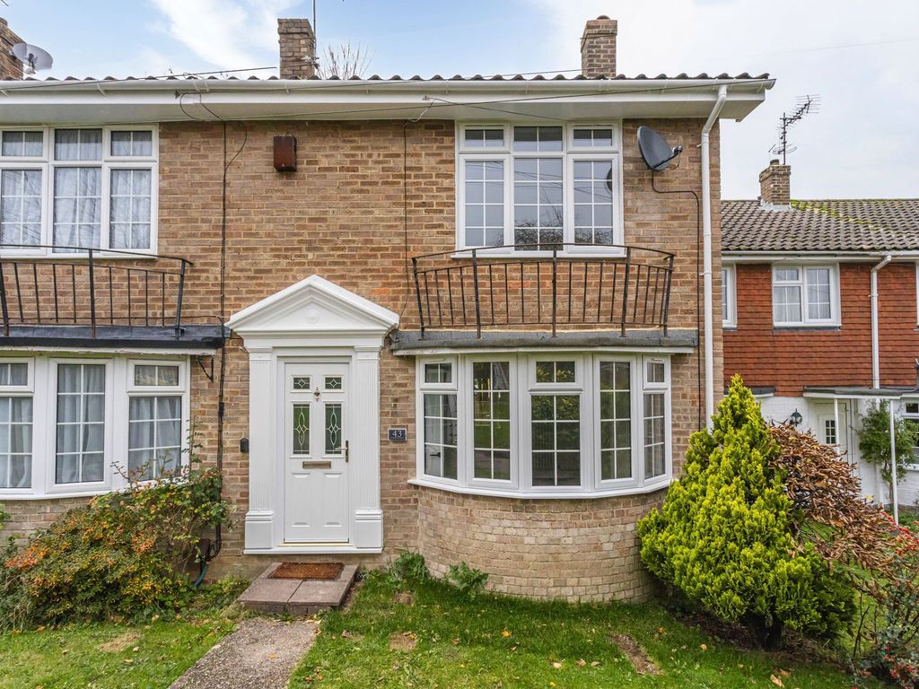 2 bed terraced house for sale in Lyndhurst Close, Crawley RH11, £