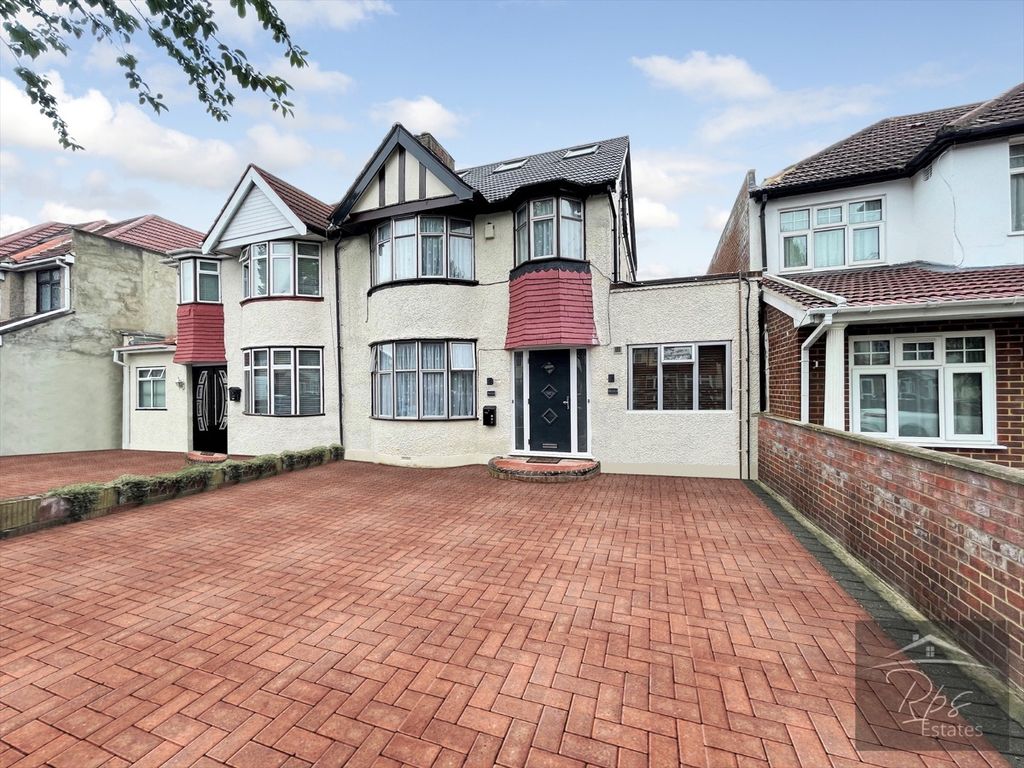 3 bed flat to rent in Lady Margaret Road, Southall UB1 Zoopla