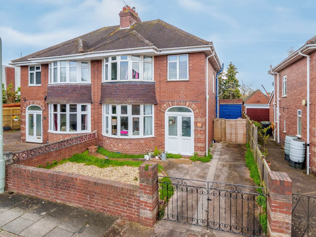3 bed semidetached house for sale in Edwin Road, St.Thomas EX2, £
