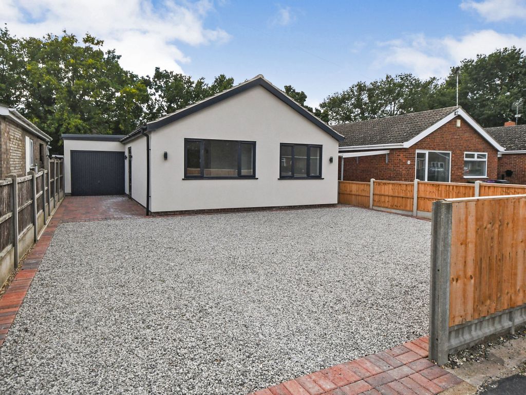 3 bed detached bungalow for sale in Swallow Avenue, Skellingthorpe