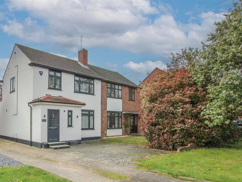 3 bed semidetached house for sale in Queenswood Avenue, Hutton