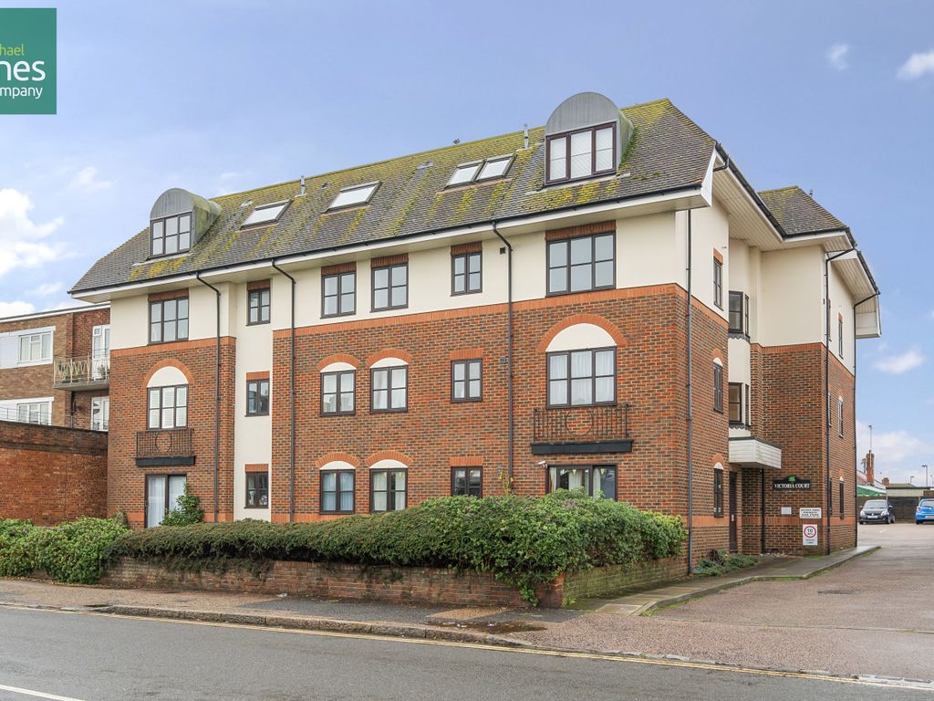 1 bed flat to rent in Victoria Court, South Street, Lancing, West