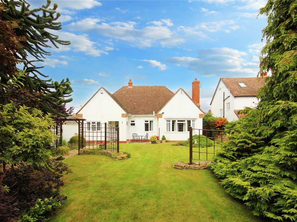 3 bed bungalow for sale in Station Road, Cleeve, Cheltenham