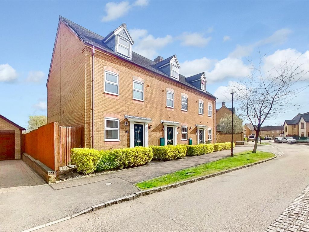 3 bed end terrace house for sale in Picton Street, Kingsmead, Milton