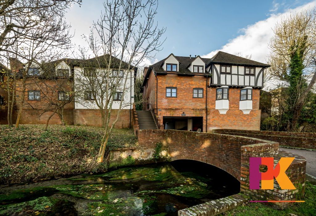 2 bed flat to rent in Springwater Mill, Bassetsbury Lane, High