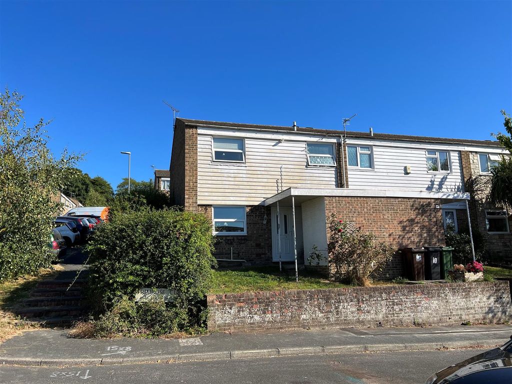 3 bed end terrace house for sale in Primrose Close, Eastbourne BN23