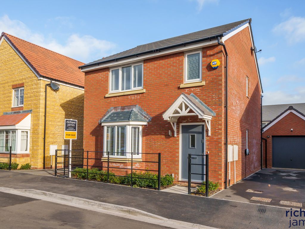 3 bed detached house for sale in Magdalene Close, South Marston