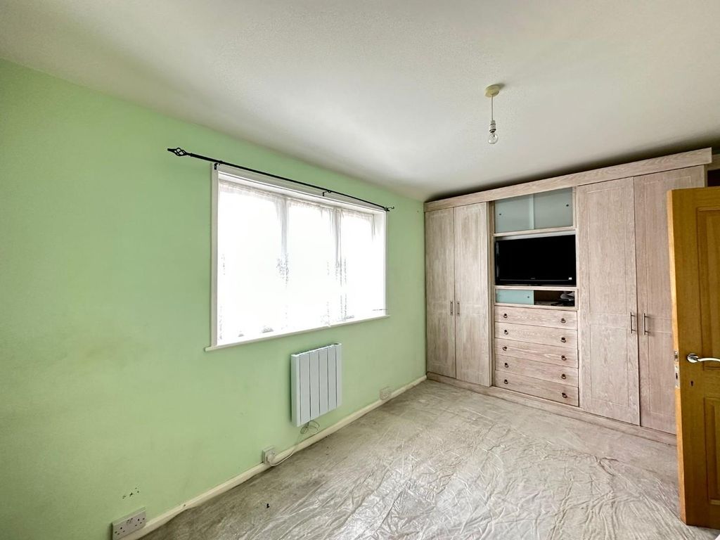 1 bed flat to rent in Pontefract Road, Downham, Bromley BR1, £1,400 pcm