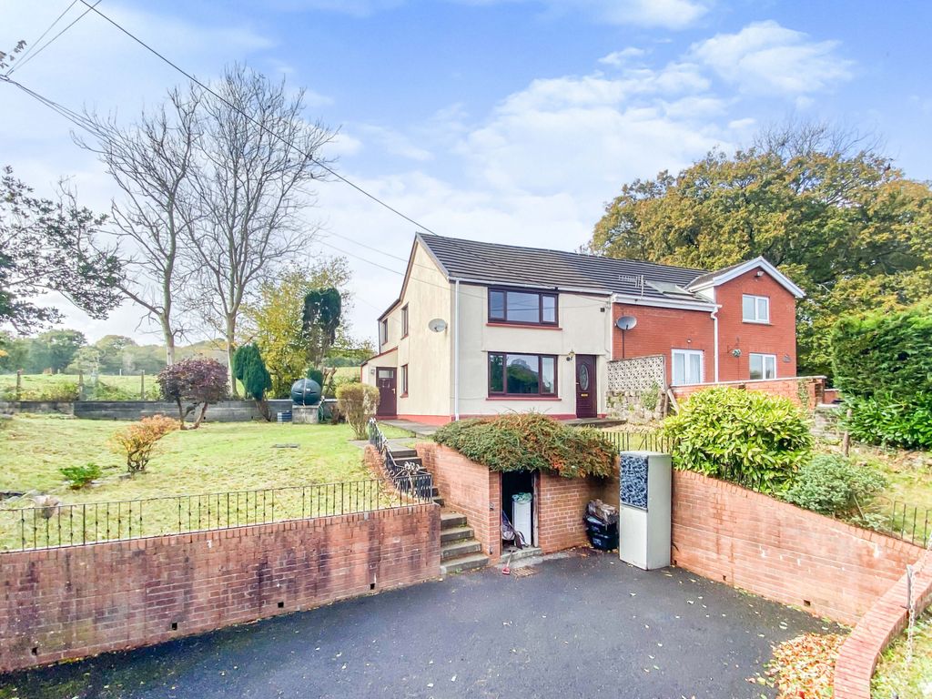 3 bed semidetached house for sale in Plasycoed, Cwmgiedd