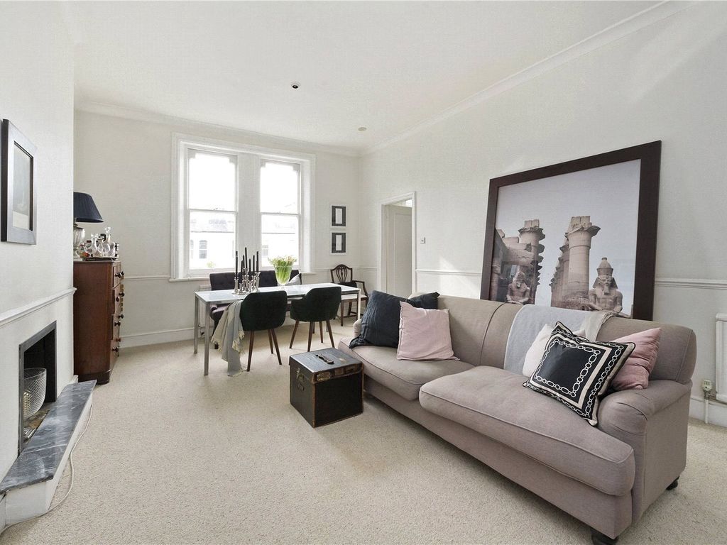 2 bed flat to rent in Sinclair Road, Brook Green, London W14, £2,390